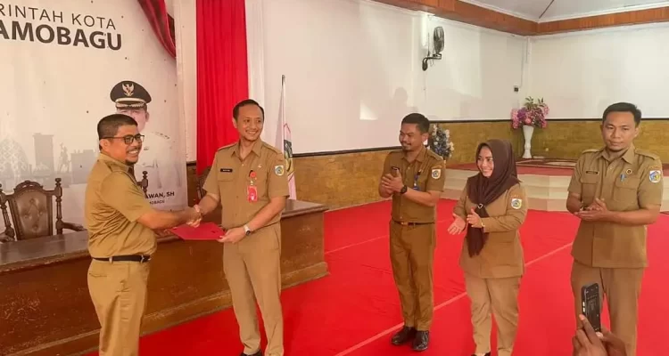 Sekwan DPRD Kotamobagu Terima SK Plt Asisten III